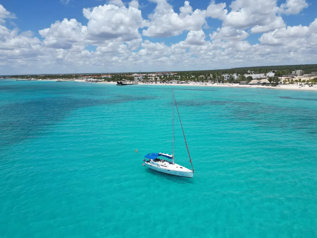 Aerial view of a sailboat anchored off a Bayahíbe beach